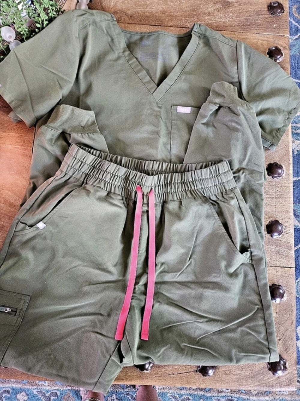 FIGS Technical Collection in Green Size Medium Like New